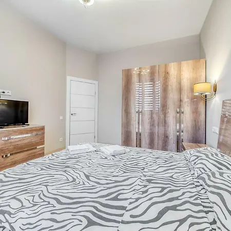 Hallow 2 Apartment