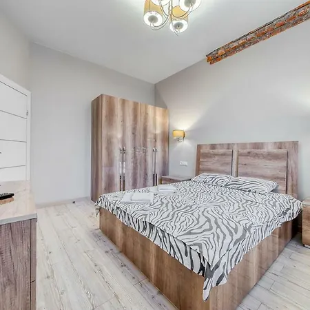 Hallow 2 Apartment *